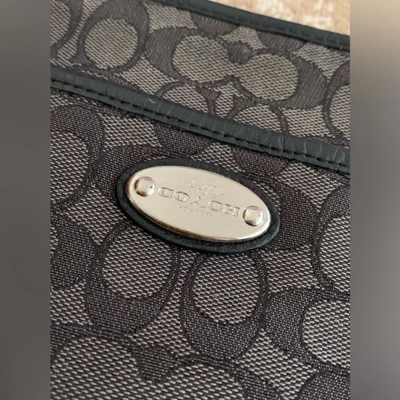 #4 Authentic Coach Purse - Picture 4 of 8